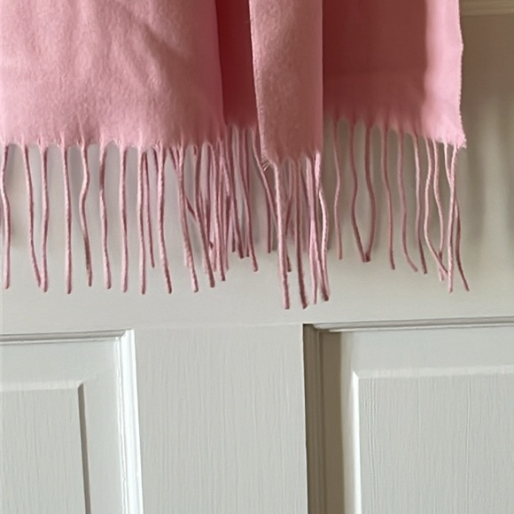 Women’s Pink Acrylic Scarf with Fringe - Picture 2 of 4